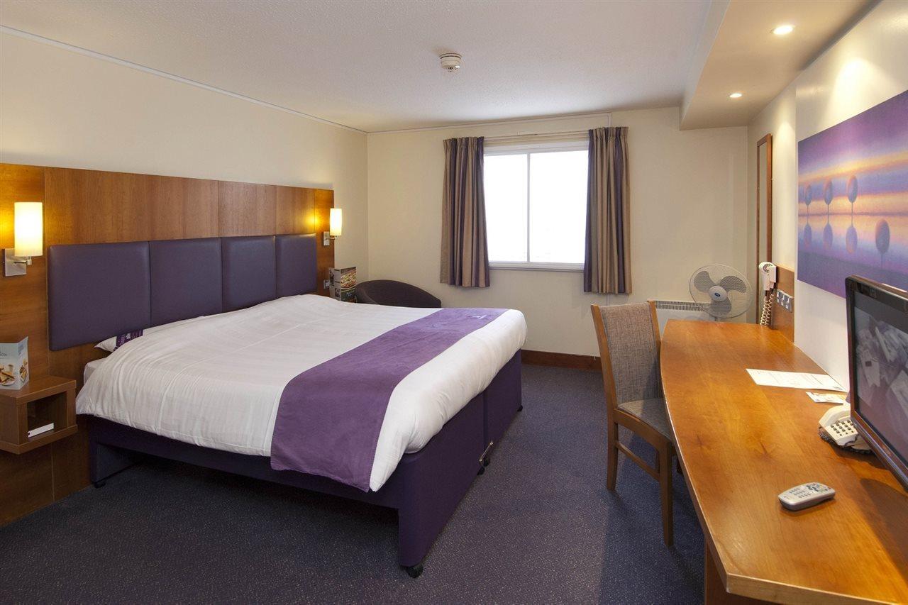 Premier Inn Gatwick Crawley Town West Ngoại thất bức ảnh